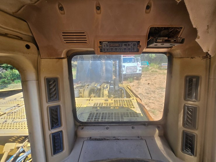 caterpillar-320-image-61