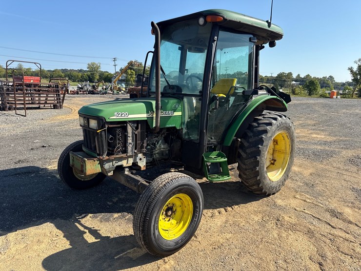 john-deere-5220-image-1