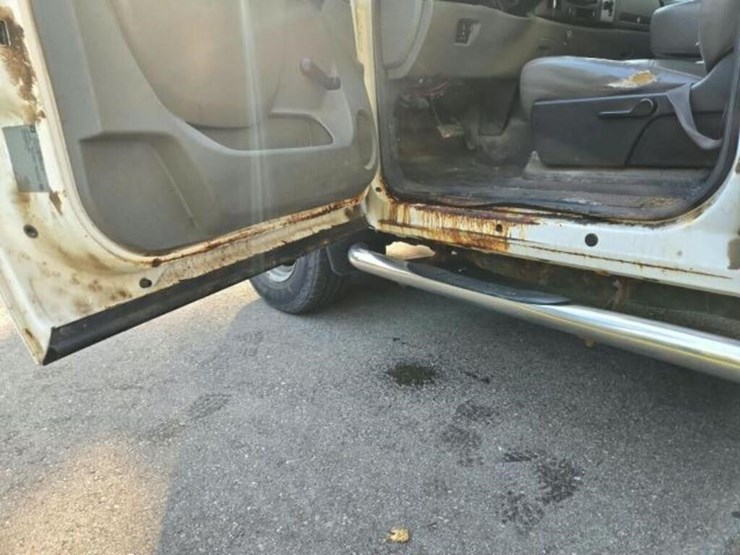 2014-chevrolet-3500-image-19