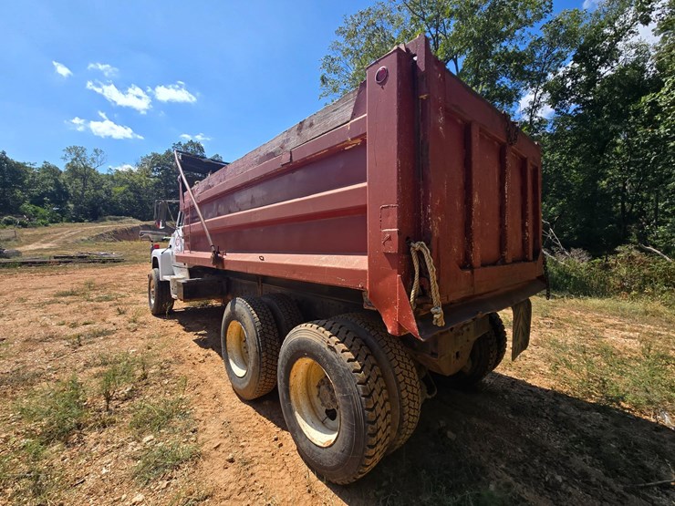 1986-ford-lt8000-image-7