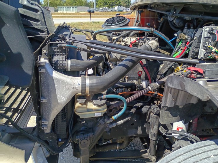 2007-freightliner-m2-106-image-17
