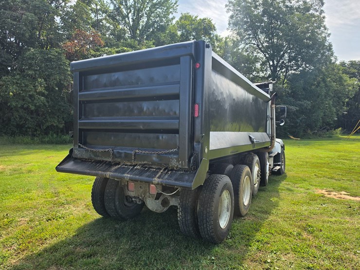 #25407-•-2005-volvo-vhd-quad-axle-dump-truck-image-10