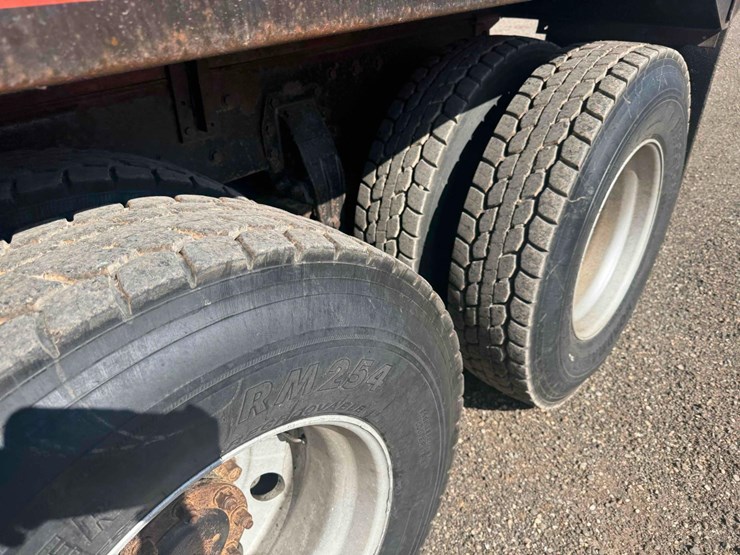 1995-peterbilt-357-image-18