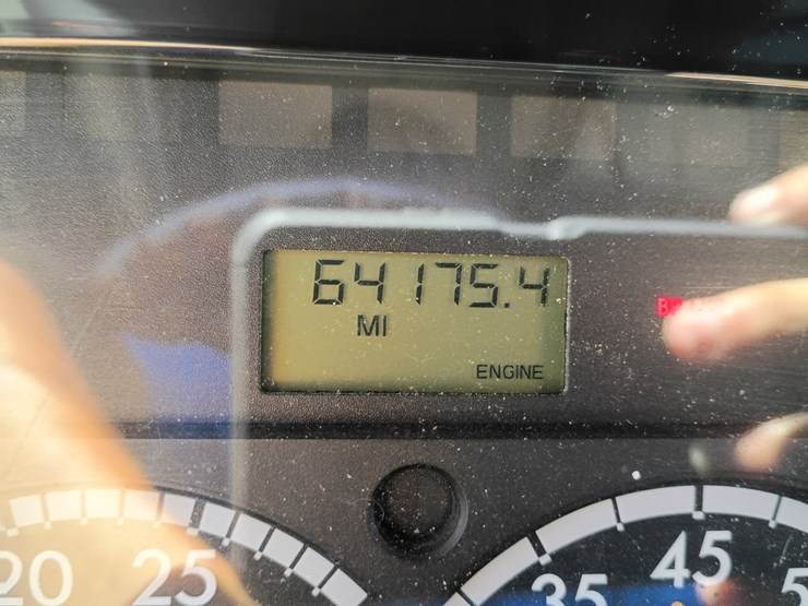 2007-freightliner-m2-106-image-67
