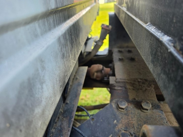#25407-•-2005-volvo-vhd-quad-axle-dump-truck-image-54