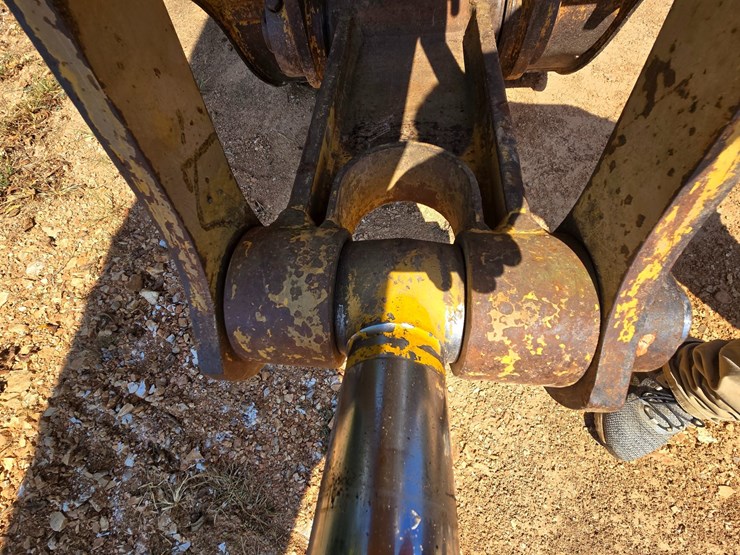 caterpillar-320-image-96