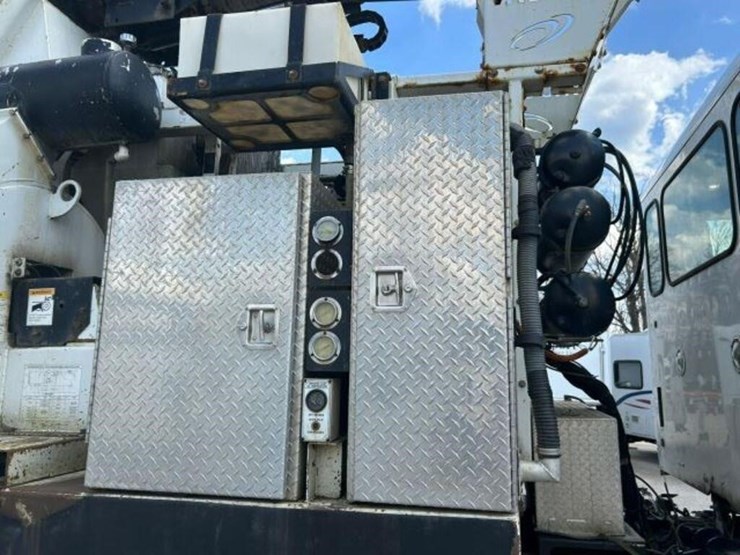 2014-peterbilt-567-image-60