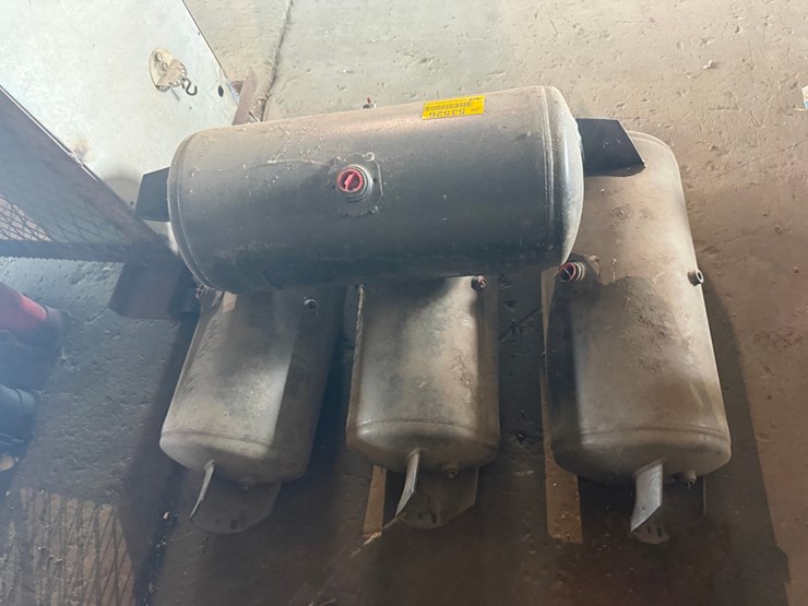 #53526-•-lot-of-(4)-air-brake-tanks-inv#53526-image-7