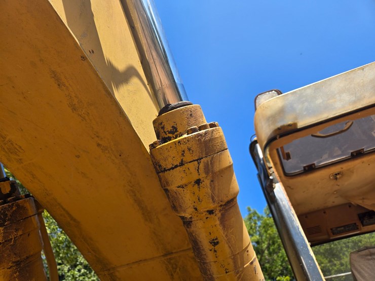 caterpillar-320-image-107