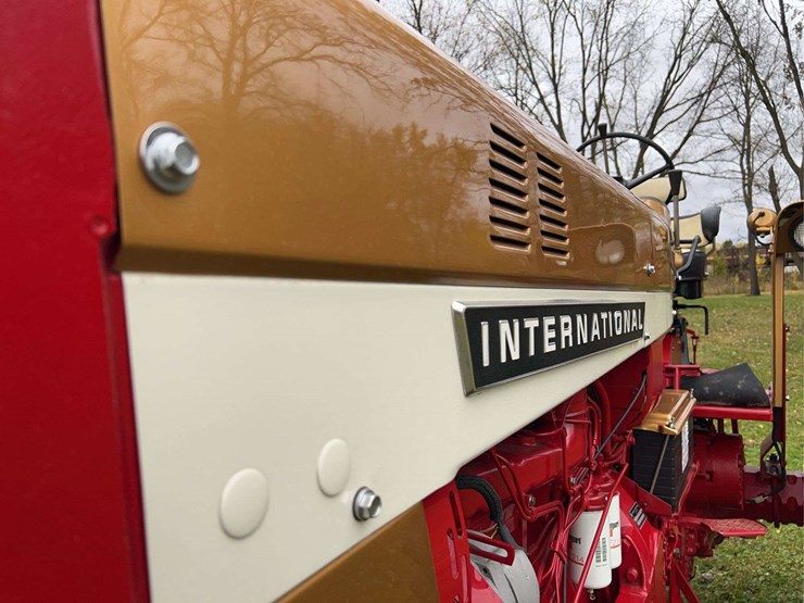 1970-farmall-826-diesel-row-crop-golden-demonstrator-image-14