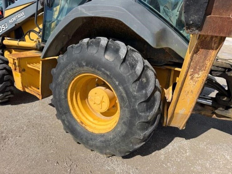 2011-deere-310sj-image-40