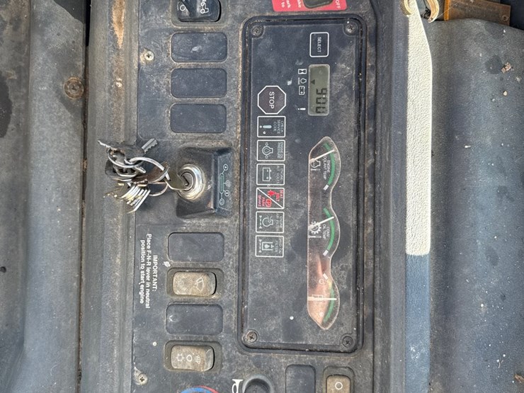2005-deere-310g-image-16