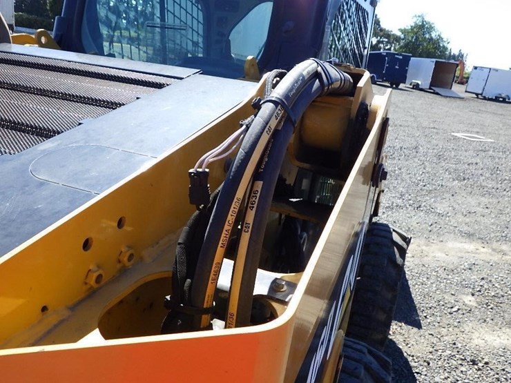 caterpillar-246d-image-18