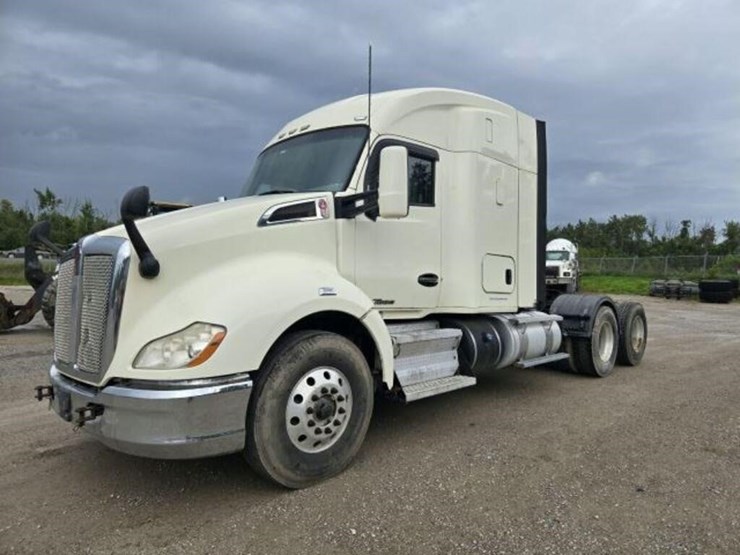2016-kenworth-t680-image-1