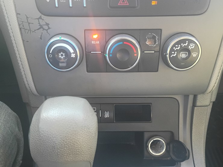2013-chevrolet-traverse-image-35