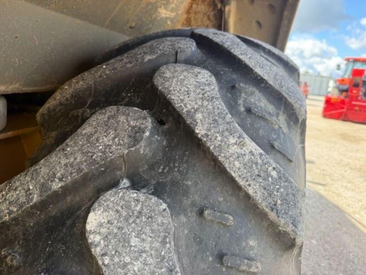 2011-deere-310sj-image-39