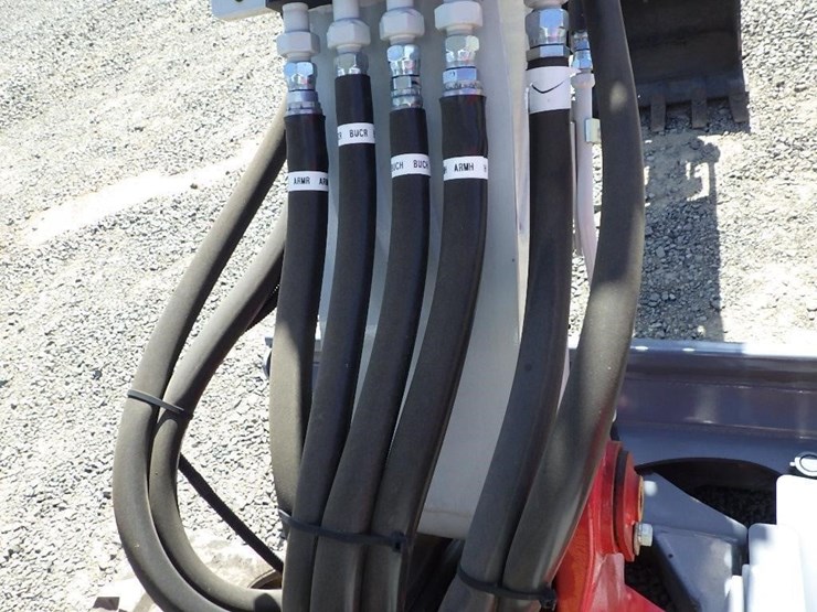 takeuchi-tb335r-image-26