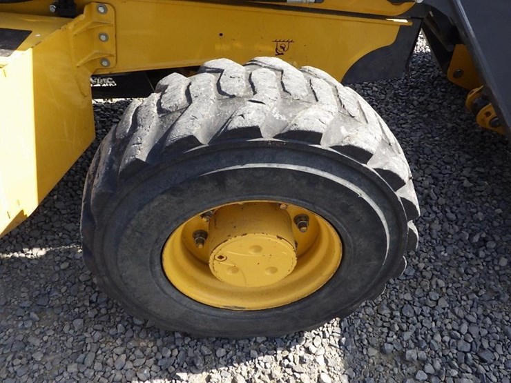 2019-deere-210l-image-29