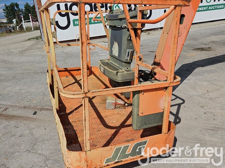2008-jlg-800aj-image-40