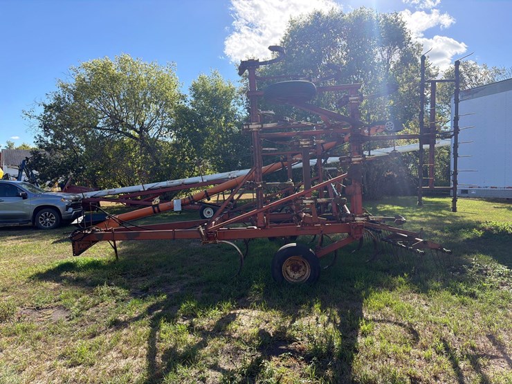 international-55-chisel-plow-image-2