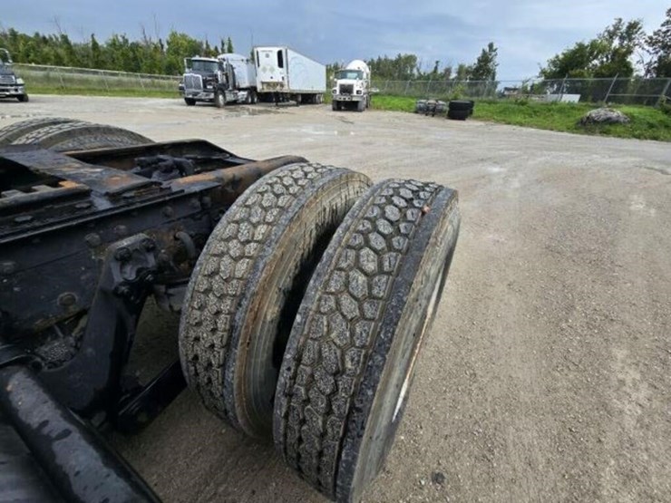 2016-kenworth-t680-image-37