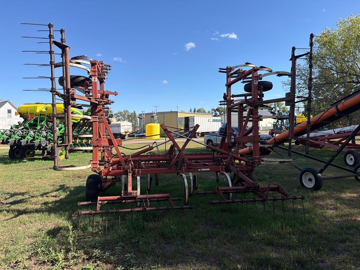 international-55-chisel-plow-image-4