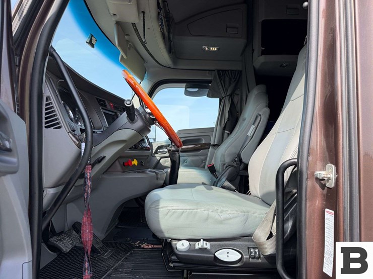 2016-kenworth-t680-image-50