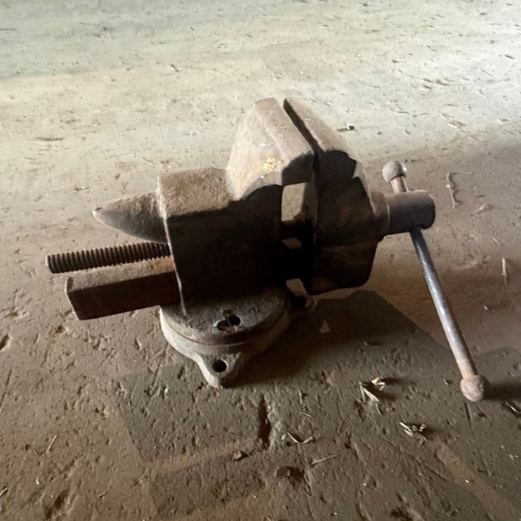 #53529 • Bench Vise INV#53529