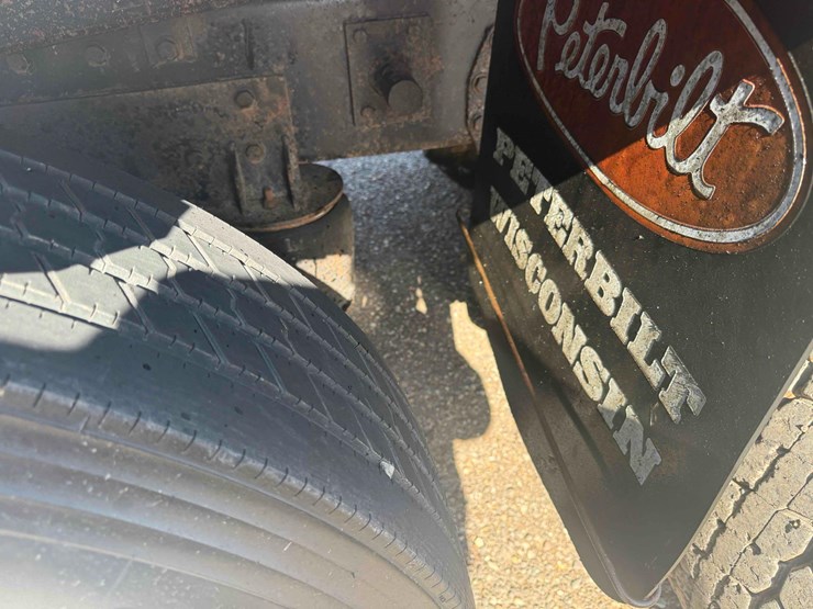 1995-peterbilt-357-image-19