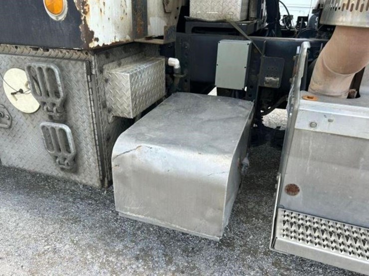 2014-peterbilt-567-image-64