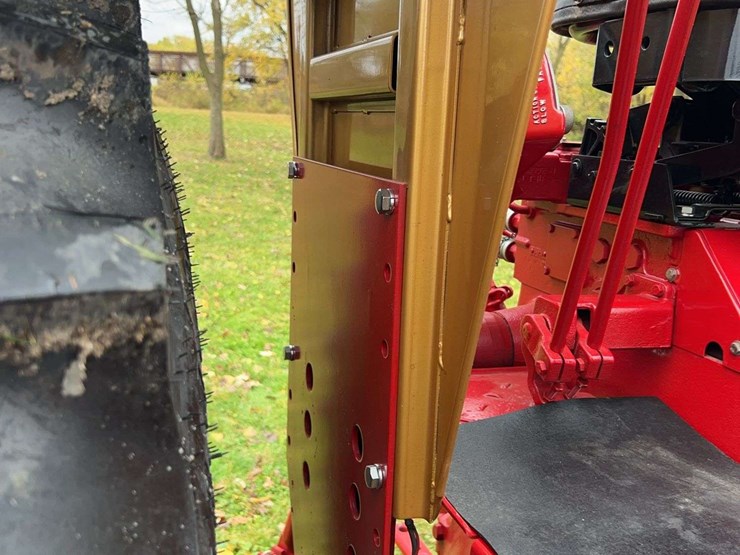 1970-farmall-826-diesel-row-crop-golden-demonstrator-image-35