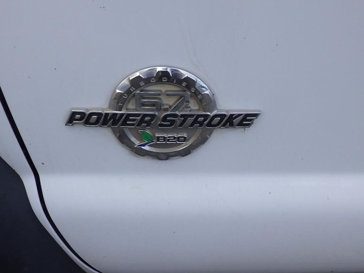 2016-ford-550-image-13