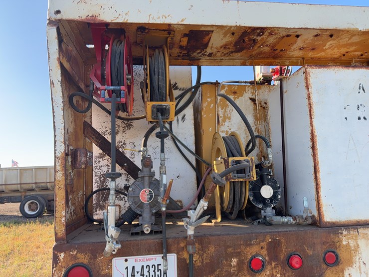 1971-kenworth-lube-truck-image-12