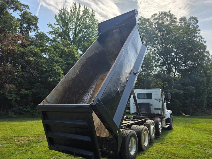 #25407-•-2005-volvo-vhd-quad-axle-dump-truck-image-23