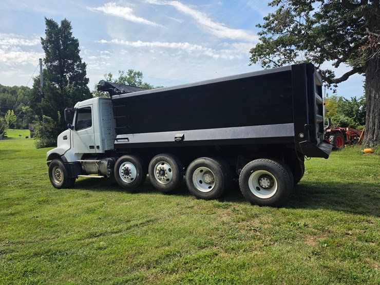 #25407-•-2005-volvo-vhd-quad-axle-dump-truck-image-6