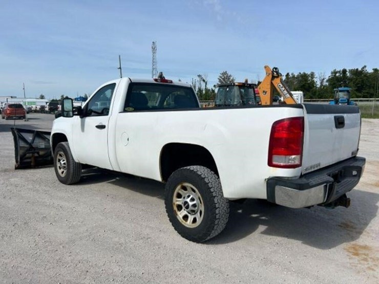 2014-gmc-sierra-3500-image-6