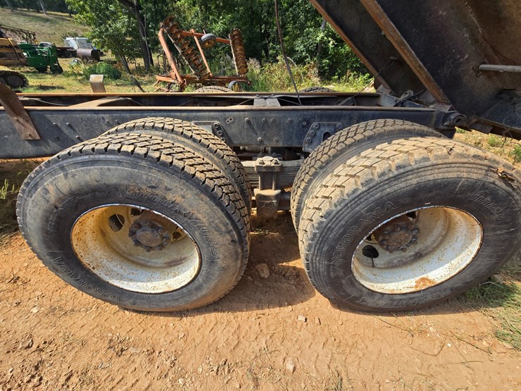 1986-ford-lt8000-image-74