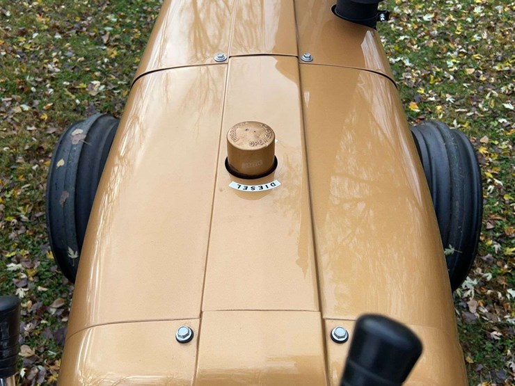 1970-1456-farmall-row-crop-golden-demonstrator-image-70