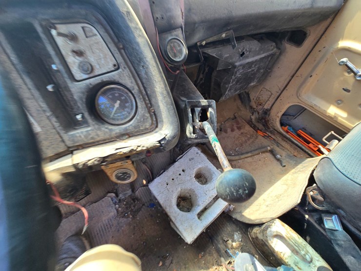 1986-ford-lt8000-image-72
