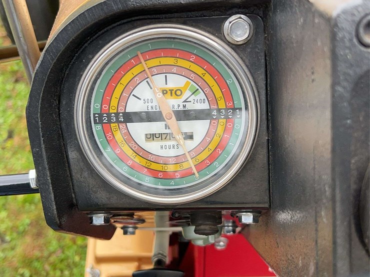 1970-farmall-826-diesel-row-crop-golden-demonstrator-image-69