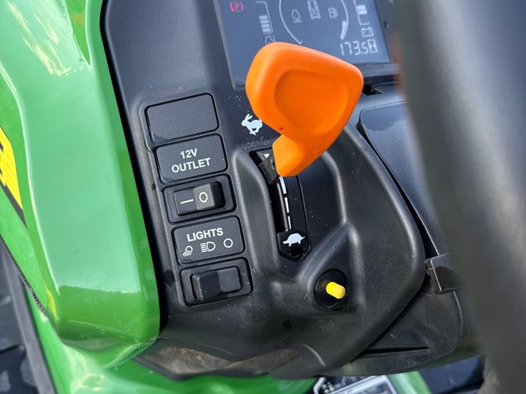 john-deere-x730-image-9