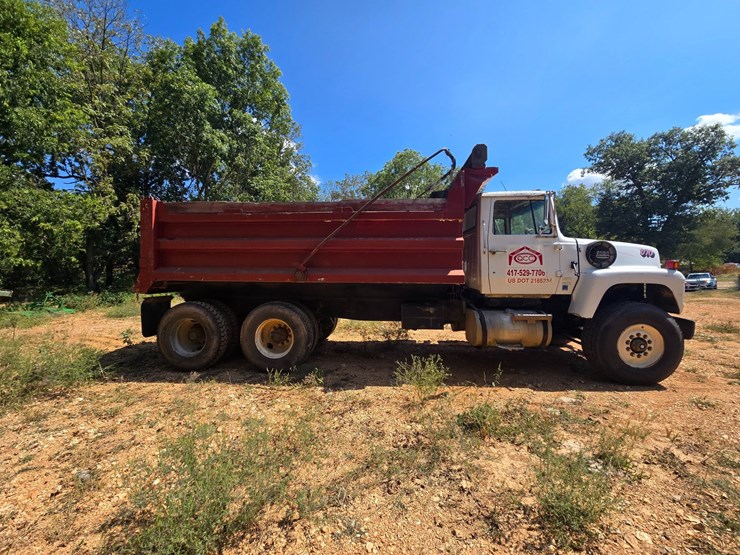 1986-ford-lt8000-image-12