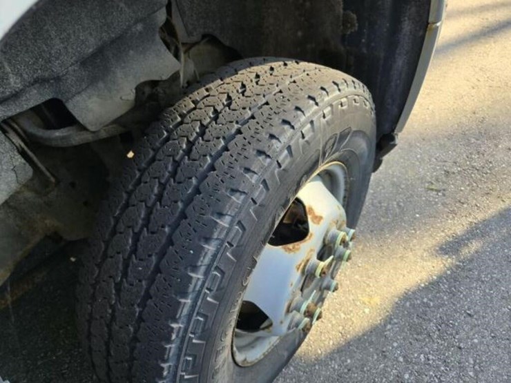 2014-chevrolet-3500-image-45