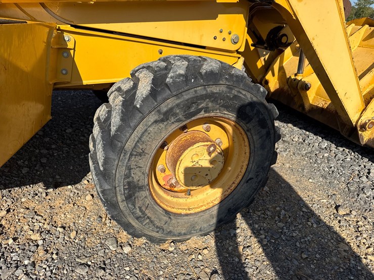 2005-deere-310g-image-12