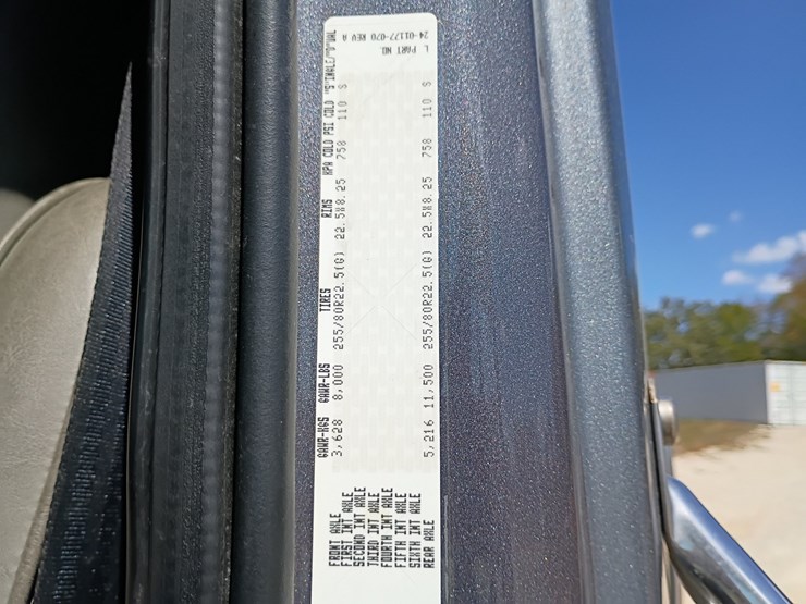 2007-freightliner-m2-106-image-37