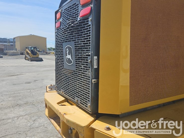 2017-deere-544k-image-13
