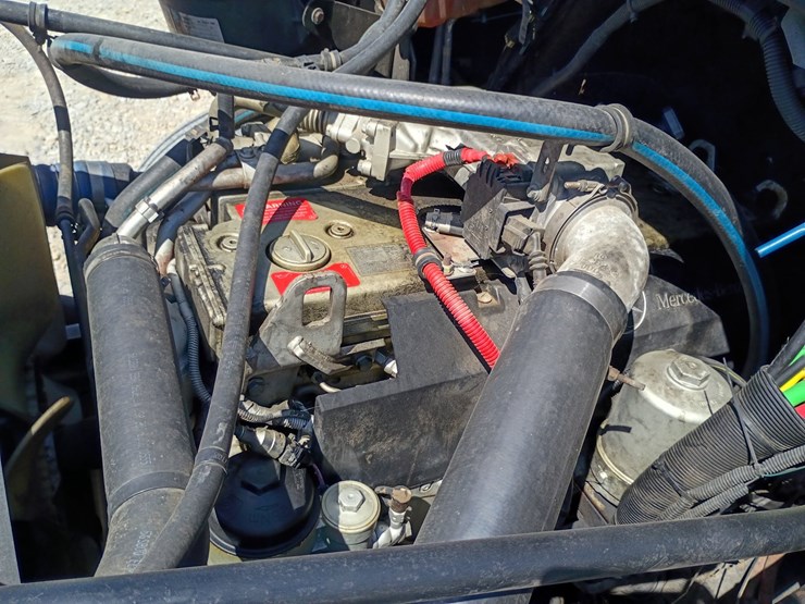 2007-freightliner-m2-106-image-20
