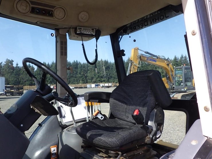 2019-deere-210l-image-34
