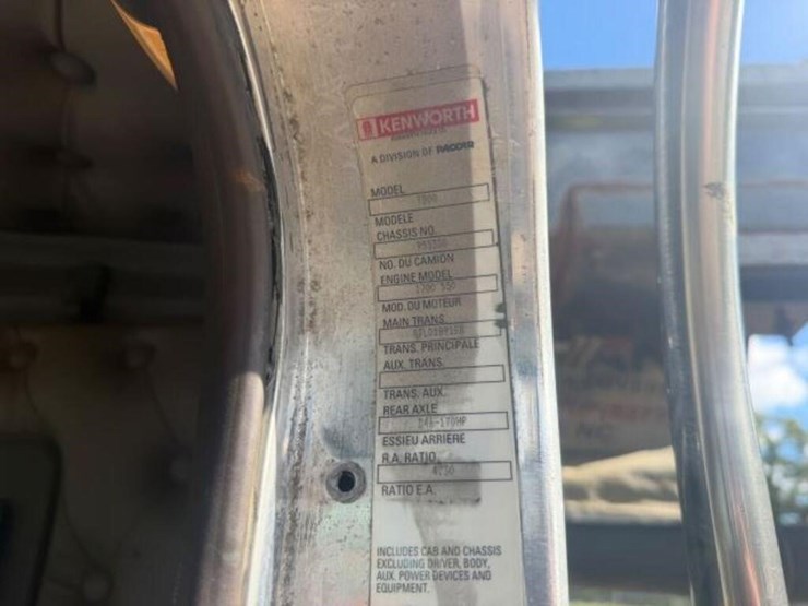 2012-kenworth-t800-image-16