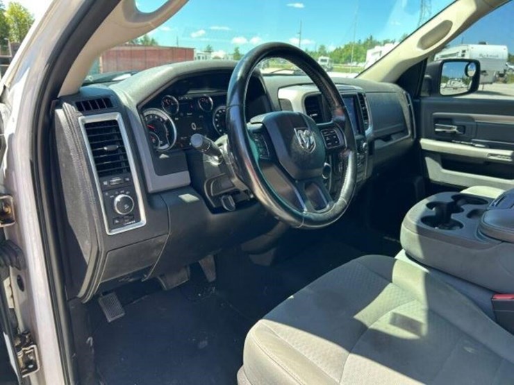 2019-ram-1500-slt-image-19